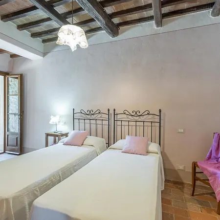 Villa Nonno Fernando 18&4, Emma Cortona